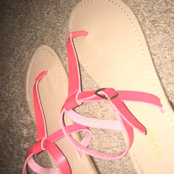 Fun orange sandals - Picture 2 of 3